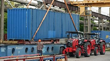 МТЗ отправил крупнейшую партию тракторов BELARUS в Нигерию