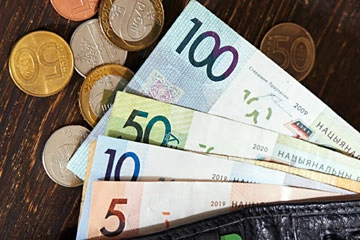 Средняя зарплата в Беларуси в мае выросла на 50,6 бел руб