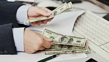 Белорусским юрлицам продлили на 2027 год разрешение принимать наличную валюту от нерезидентов