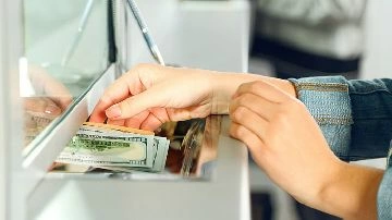 Физлица в сентябре 2026 года остались чистыми продавцами иностранной валюты — Нацбанк