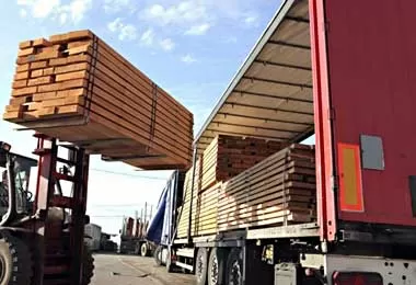 БУТБ зарегистрировала первые адресные сделки по продаже пиломатериалов