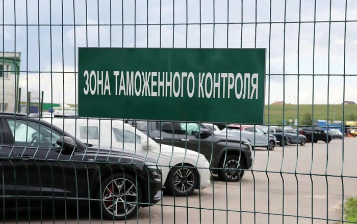 Таможня разъяснила порядок временного ввоза автомобиля в ЕАЭС гражданином РФ 