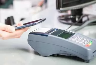 Банк БелВЭБ запустил бесконтактные платежи смартфоном через Mir Pay