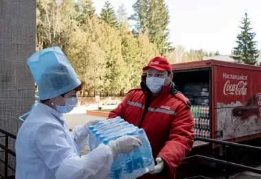 Компания Coca-Cola в Беларуси передала более тысячи литров питьевой воды пациентам Республиканского клинического госпиталя