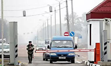 В пункте пропуска «Новая Гута» в июле начнется эксперимент по обязательной дезинфекции транспорта — указ