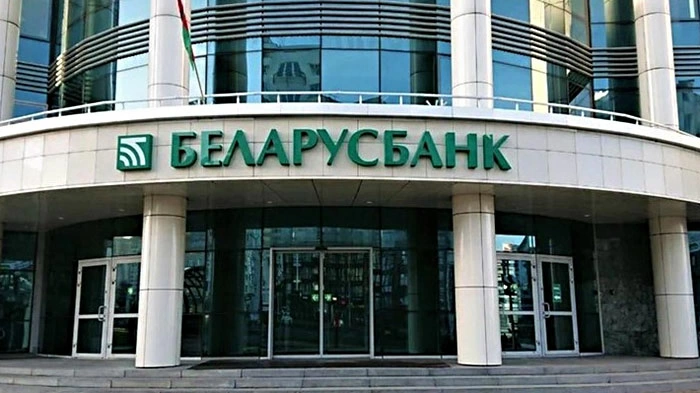 Беларусбанк снял временные ограничения на проведение валютно-обменных операций по карточкам
