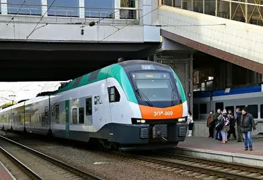 БЖД назначила более 40 дополнительных поездов на апрельские и майские праздники 