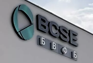 Курсы доллара, юаня и евро снизились на торгах БВФБ 19 декабря, российский рубль подорожал