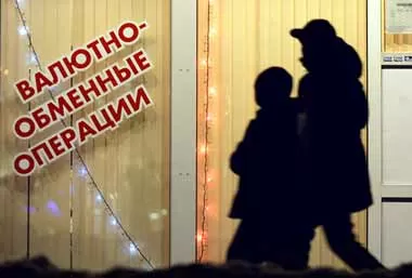 Белорусы стали чистыми продавцами валюты по итогам 2021 г