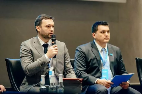 Дмитрий Кудревич, представитель Kaspersky в Беларуси и Рустам Хайдаров, представитель ЮНИСЕФ в Беларуси