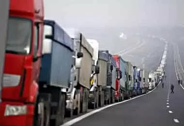  Очереди на въезд в ЕС продолжают расти — Госопогранкомитет