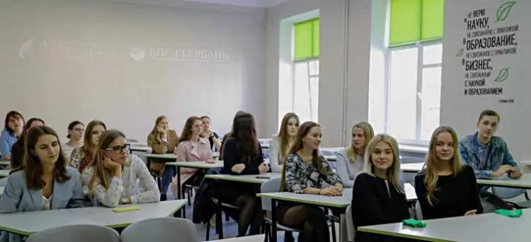 БПС-Сбербанк и БГУ открыли мультимедийную «аудиторию будущего» БПС-Сбербанк и БГУ открыли мультимедийную «аудиторию будущего»