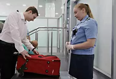 ЕЭК совершенствует систему таможенного досмотра граждан и багажа