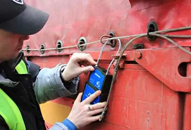 В Беларуси продолжается пилотный проект по применению электронных пломб при транзитных грузоперевозках
