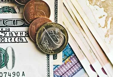 Доллар и евро подешевели на торгах БВФБ 13 декабря, курс российского рубля снова вырос
