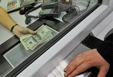 Белорусы в 2019 г стали меньше получать денежных переводов из-за рубежа