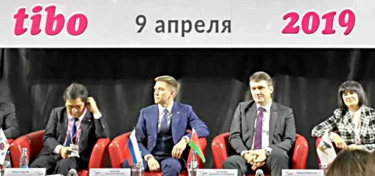 На фото (слева направо): президент Национального агентства по развитию информационного общества (NIA) Республики Корея Мун Ён Сик, министр цифрового развития, связи и массовых коммуникаций Российской Федерации Константин Носков, министр связи и информатизации Республики Беларусь Константин Шульган, член коллегии (министр) по внутренним рынкам, информатизации, ИКТ Евразийской экономической комиссии Карине Минасян. Фото А. Хмельницкого.