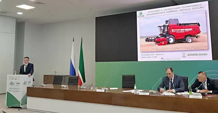 Гомсельмаш презентовал новый комбайн на газомоторном топливе в Татарстане Гомсельмаш презентовал новый комбайн на газомоторном топливе в Татарстане