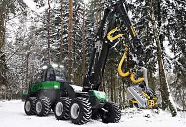 Амкодор провел испытания нового тяжелого харвестера