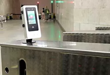 Держатели Mastercard с 1 марта могут оплачивать проезд на отдельных станциях метро с помощью биометрии