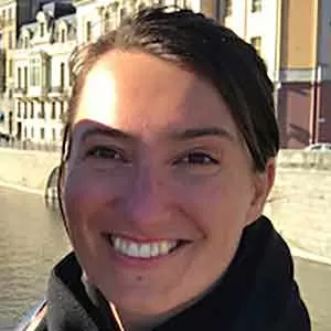 Отвечает Марина Суваков — Global Head of Safety Surveillance в Philip Morris International.
