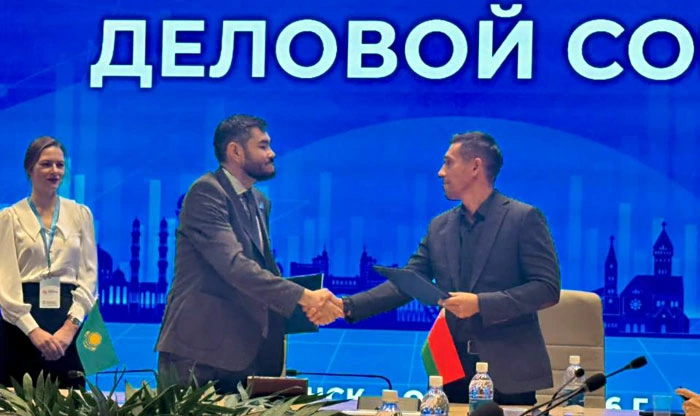 Казахстан поставит в Беларусь коммерческую технику на 30 млн долл