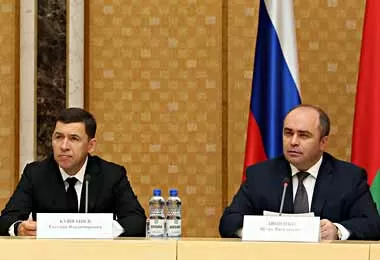 Губернатор Свердловской области Евгений Куйвашев и заместитель премьер-министра Беларуси Игорь Ляшенко. Фото БЕЛТА Губернатор Свердловской области Евгений Куйвашев и заместитель премьер-министра Беларуси Игорь Ляшенко. Фото БЕЛТА