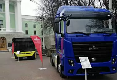 МАЗ представил новинки своей автотехники на выставке БНТУ