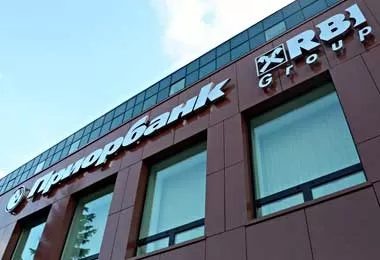 Приорбанк прекратил прием платежных поручений в адрес банков Канады 