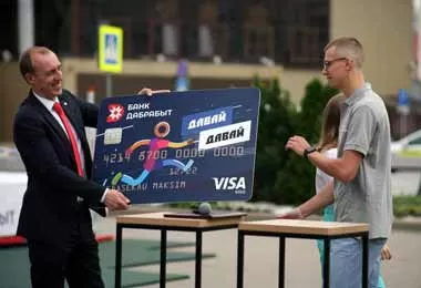 Банк Дабрабыт снова выбрал послом банка легкоатлета Максима Недосекова
