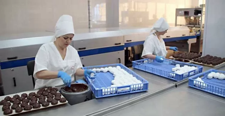 «Красный пищевик» открыл обновленный участок ручной глазировки зефира
