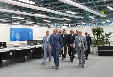 6 июня с организацией объекта в футбольном манеже ознакомился премьер-министр Беларуси Сергей Румас.