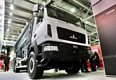 МАЗ представил инновационный картофелевоз на международной выставке в Москве