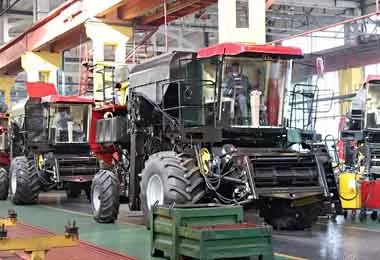 Гомсельмаш выпустил более 1,8 тыс комбайнов с начала 2022 г