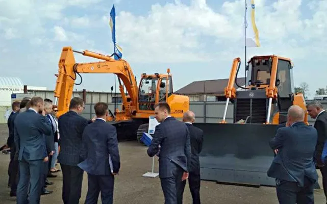 Амкодор представил образцы новой техники amkodor_new.jpg