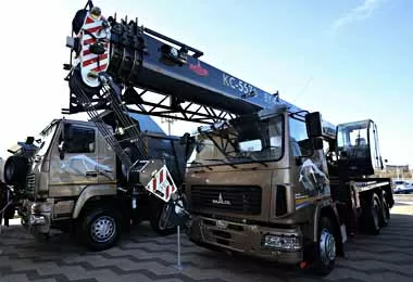 МАЗ представил обновленную модель 32-тонного автокрана на выставке Budexpo-2022