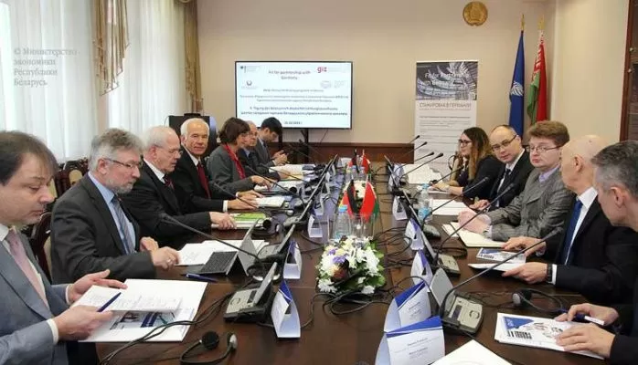 Минэкономики Беларуси и ФРГ договорились продлить программу повышения квалификации управленческих кадров белорусской экономики на три года Минэкономики Беларуси и ФРГ договорились продлить программу повышения квалификации управленческих кадров белорусской экономики на три года