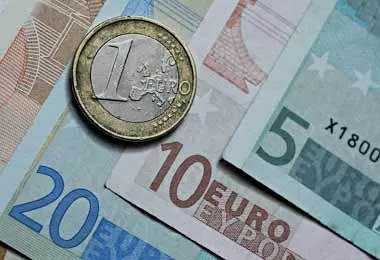 Курсы евро впервые за последние 10 месяцев опустился ниже 3 бел руб