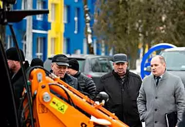 Амкодор планирует нарастить поставки техники в Саратовскую область России