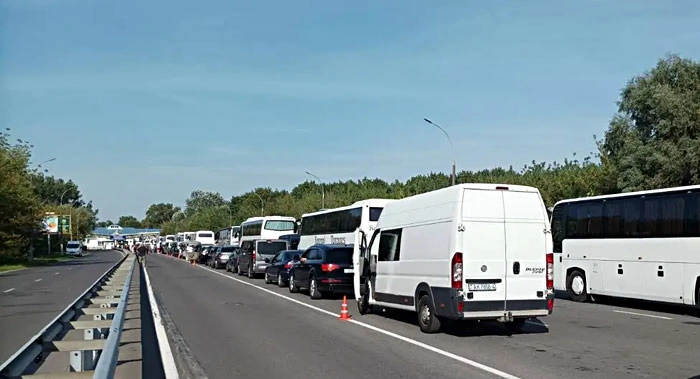 Госпогранкомитет фиксирует заметный рост очередей транспорта на въезд в ЕС