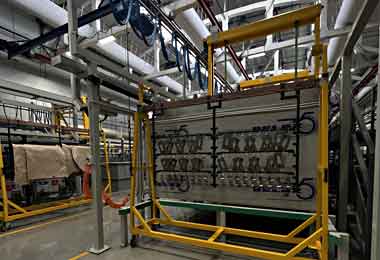 БелАЗ запустил новую автоматическую линию гальванического цинкования деталей