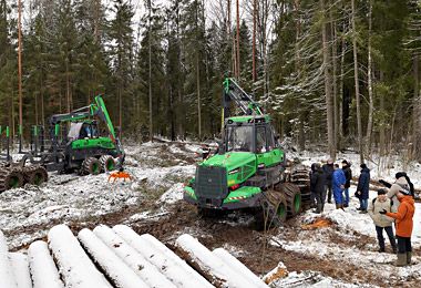 Амкодор подписал контракт на поставку лесозаготовительной техники в Вологодскую область РФ