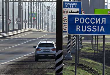 Россия пока не планирует открывать наземную границу с Беларусью для свободного передвижения — посол РФ