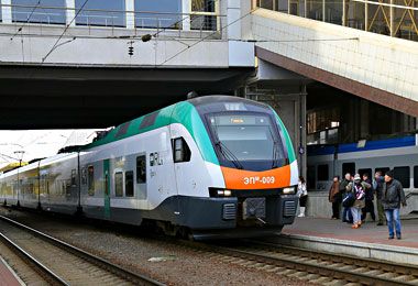 БЖД назначила более 40 дополнительных поездов на апрельские и майские праздники 