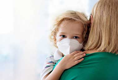 Минздрав обновил рекомендации по оказанию медпомощи детям до 18 лет с коронавирусом