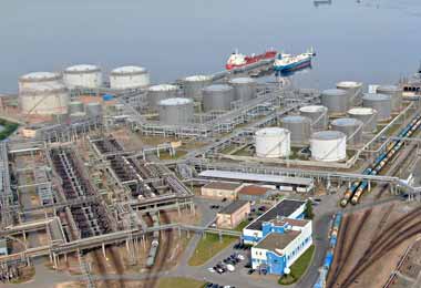 Петербургский нефтяной терминал начал перевалку белорусских нефтепродуктов