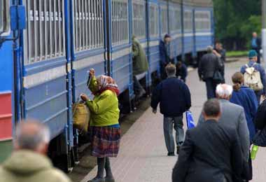 Пенсионерам продлят до 31 октября 50-процентную скидку на проезд в электричках