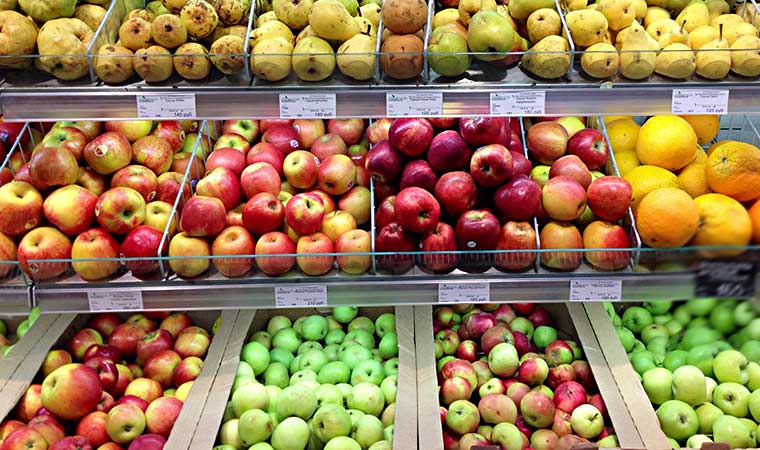 Для магазинов с универсальным ассортиментом продовольственных товаров количество наименований свежих яблок составит от 2 до 6 наименований.