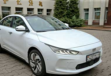 БелДжи представило новый электромобиль Geely в Беларуси