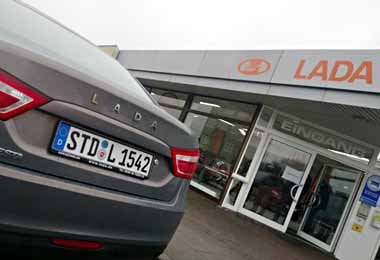 Продажи автомобилей LADA в ЕС в сентябре рухнули почти на 40%